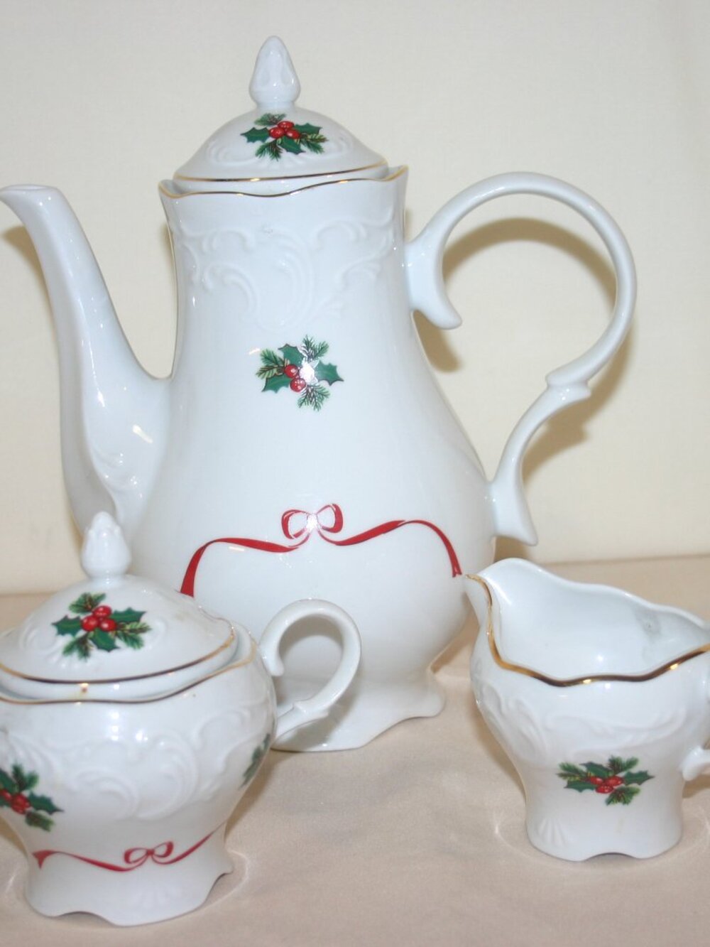 Menuet Poland 'Basket of Cheer' Fine China Christmas Tea Set B-325